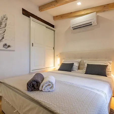 Casa Amelia In 펜션 Pićan