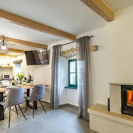 Casa Amelia In Pićan