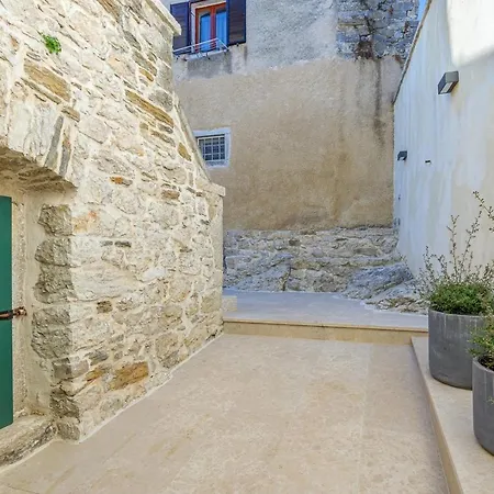 Casa Amelia In 펜션 Pićan